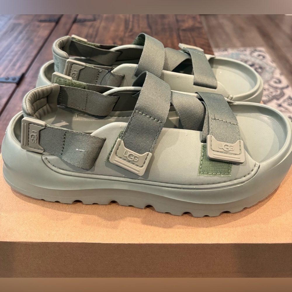 UGG Stratus Sandal